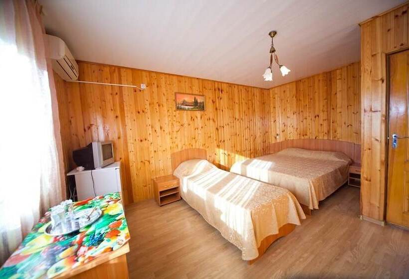 اتاق استاندارد سه تخته با بالکن, Lera Guest House