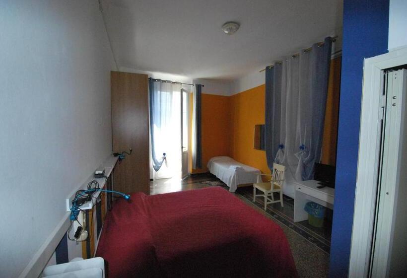 Трехместный Номер Стандарт Боковой Вид на Море, Albergo La Vela