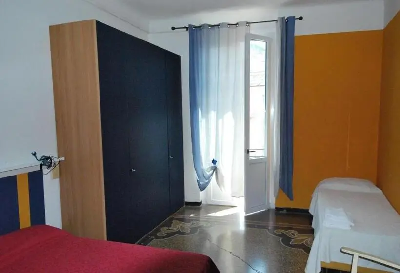 Standard Kolmen Hengen Huone Sivuttainen Merinäkymä, Albergo La Vela