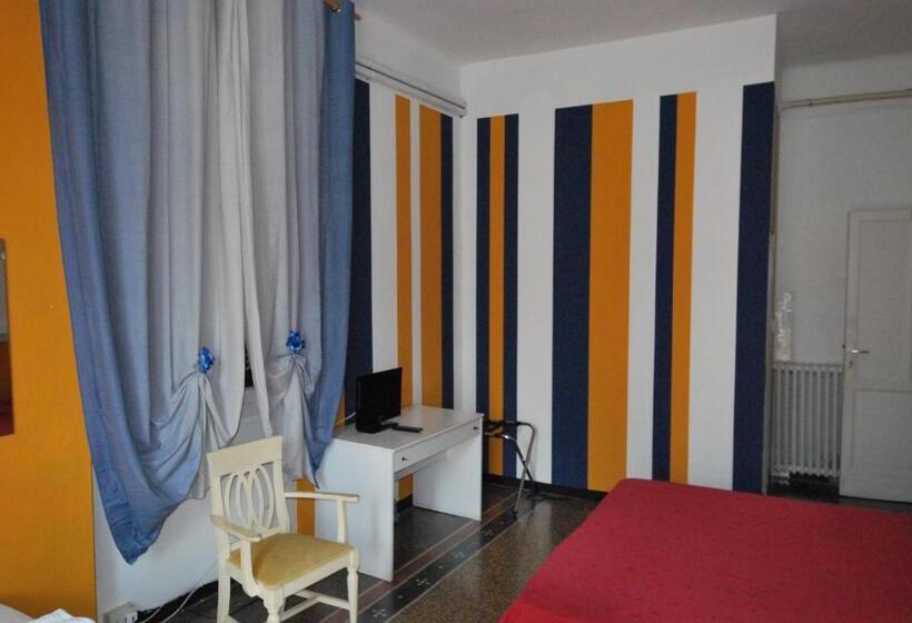 Quarto Triplo Standart Vista Mar Lateral, Albergo La Vela