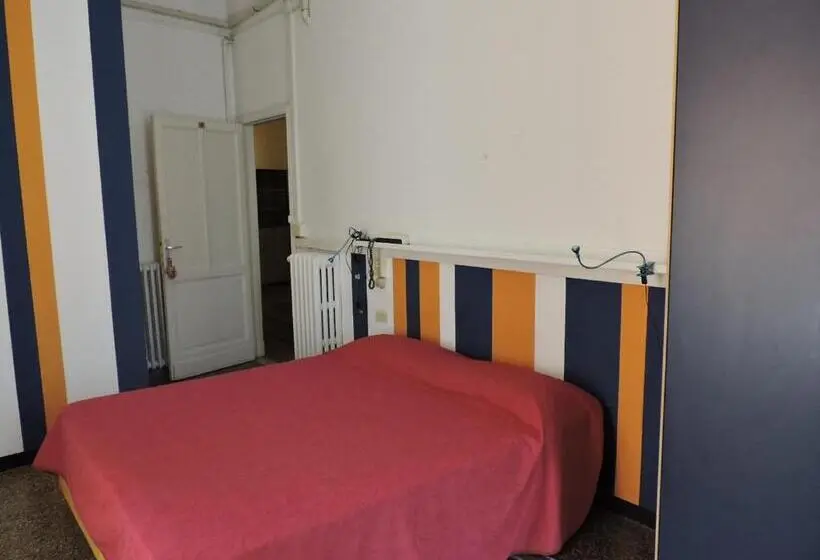 Standard Kolmen Hengen Huone Sivuttainen Merinäkymä, Albergo La Vela