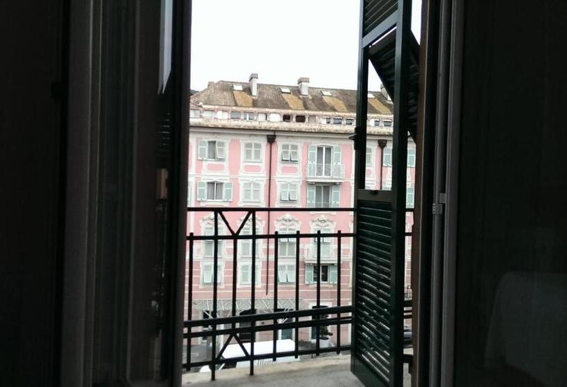 Quarto Estandar Banheiro Compartilhado, Albergo La Vela