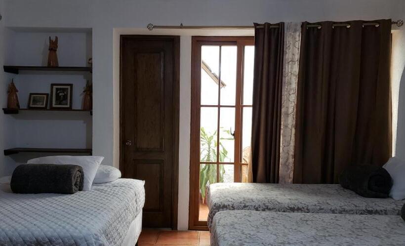 اتاق خانوادگی, Real Antigua