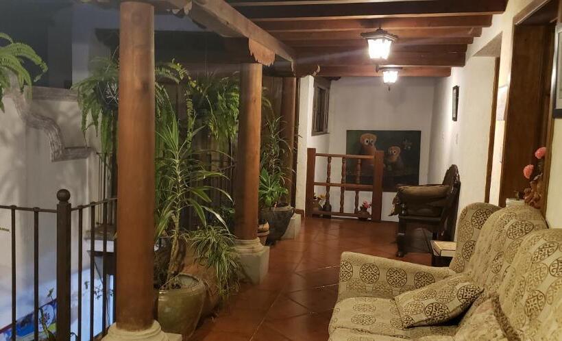 اتاق استاندارد با سرویس بهداشتی مشترک, Real Antigua