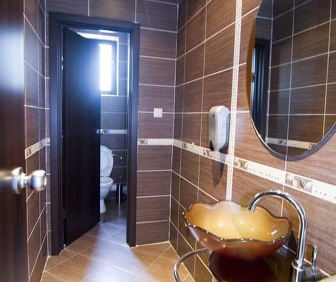 اتاق ساده سه‌ نفره, Salena Plaza