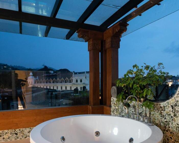 Королевский Люкс, The Radh