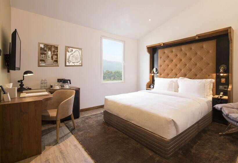 Номер Deluxe, The Radh