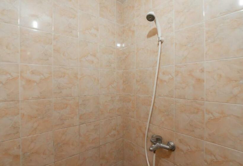 Номер Deluxe, Reddoorz Syariah Near Regol Park Bandung