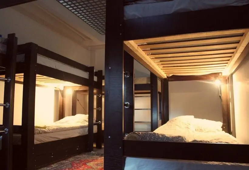 ルームシェアのワンベッド, Like Hostel Kaluga