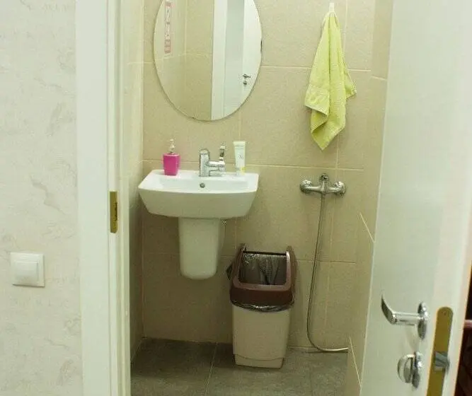 ルームシェアのワンベッド, Like Hostel Kaluga