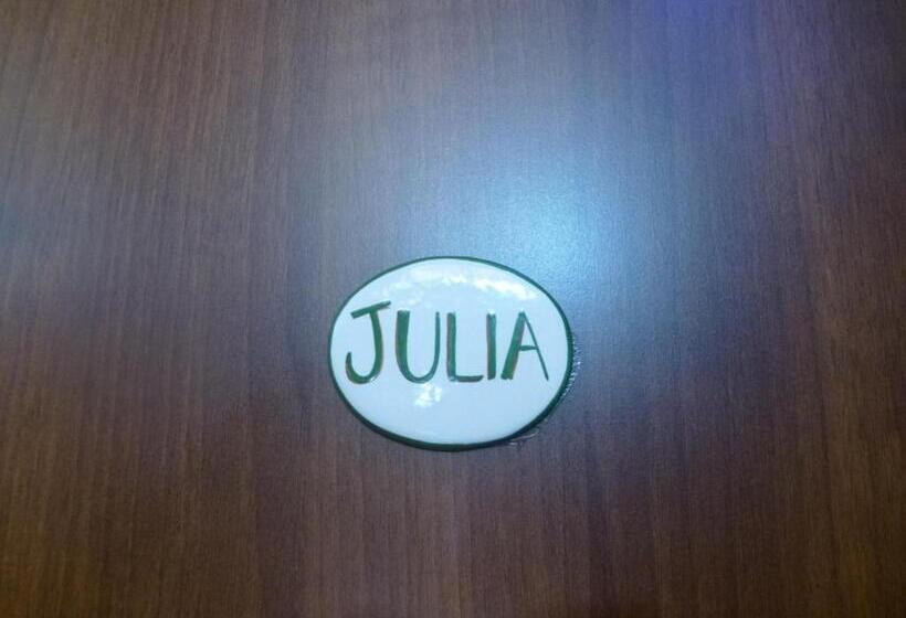 اتاق استاندارد سه تخته با بالکن, B&b Domus Traiani Benevento