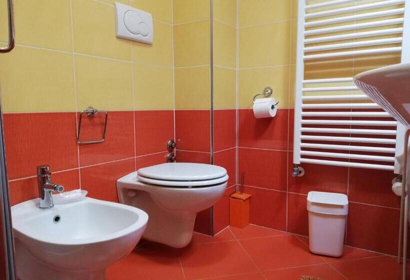 اتاق استاندارد سه تخته با بالکن, B&b Domus Traiani Benevento