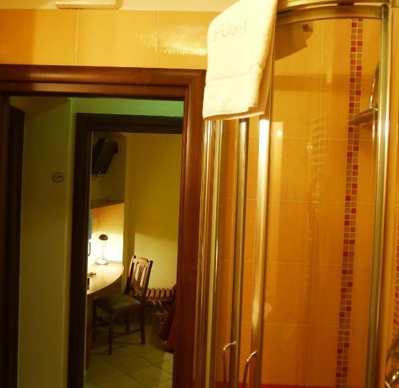 اتاق خانواده اجرایی, B&b Domus Traiani Benevento