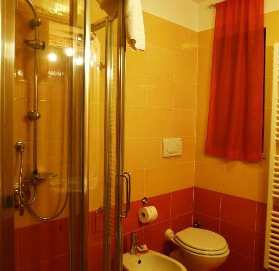 اتاق خانواده اجرایی, B&b Domus Traiani Benevento