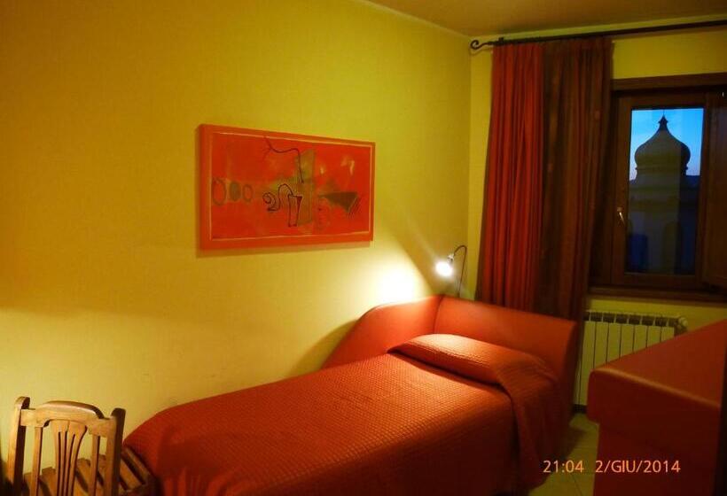 اتاق خانواده اجرایی, B&b Domus Traiani Benevento