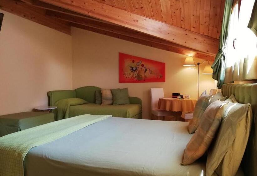 اتاق استاندارد سه تخته با بالکن, B&b Domus Traiani Benevento
