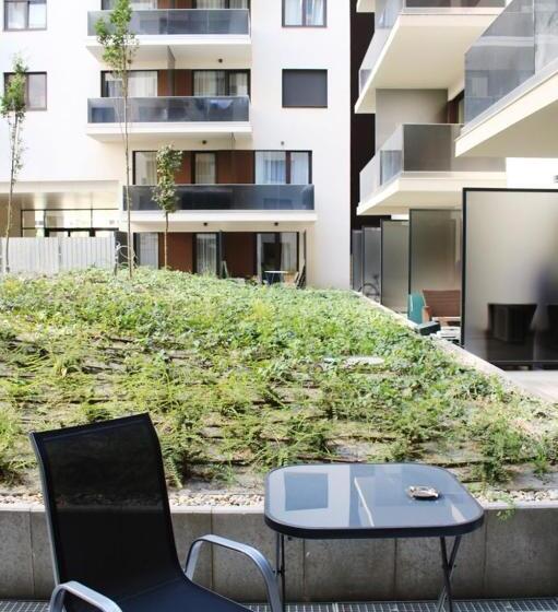Escritório Estándar, Corvin Holiday Apartments