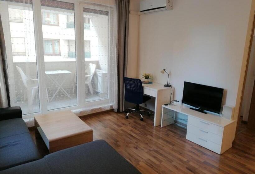 Апартаменты 1 Спальня, Corvin Holiday Apartments