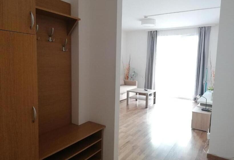 Апартаменты 2 Спальни, Corvin Holiday Apartments