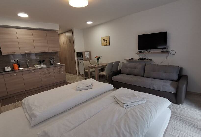 Escritório Estándar, Corvin Holiday Apartments