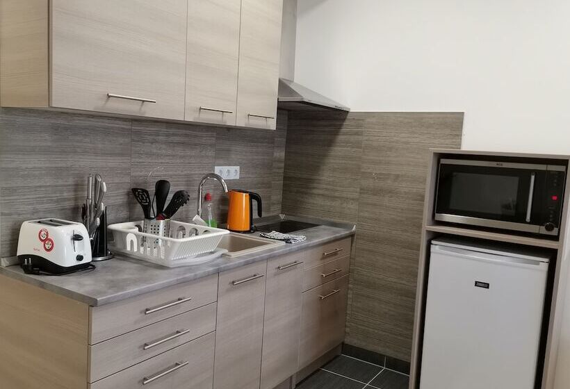 Escritório Estándar, Corvin Holiday Apartments