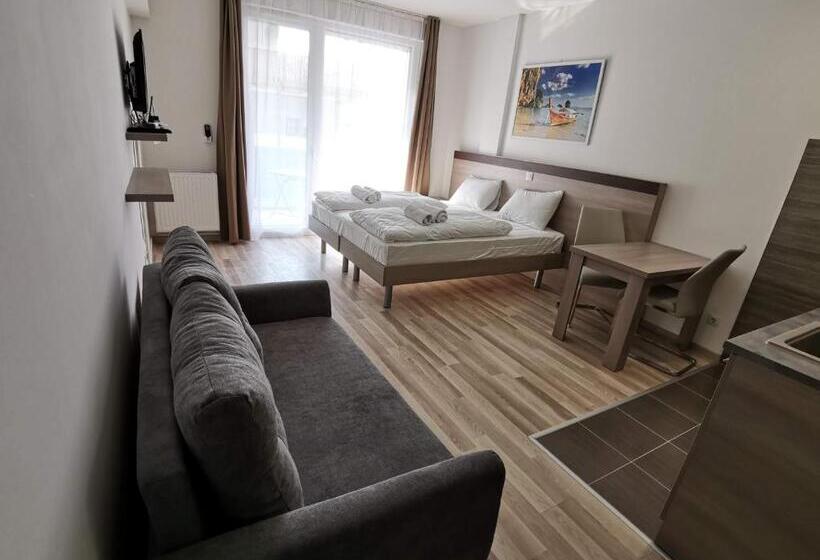 Апартаменты 1 Спальня, Corvin Holiday Apartments