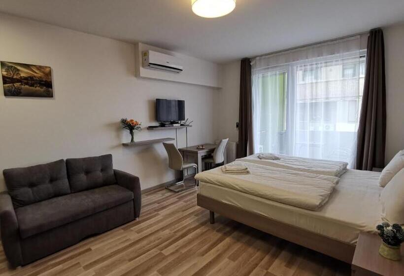 Апартаменты 1 Спальня, Corvin Holiday Apartments