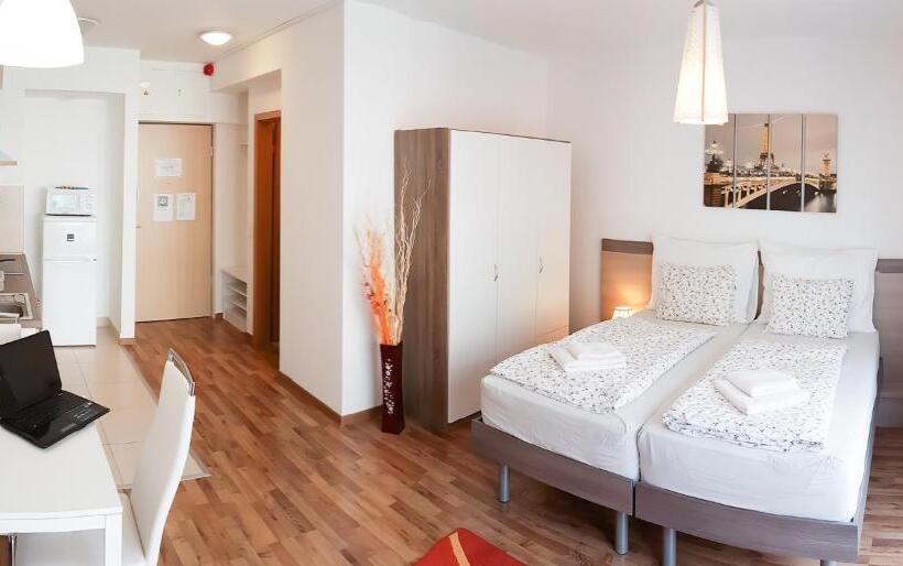 Escritório Estándar, Corvin Holiday Apartments