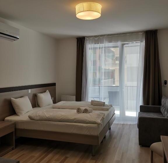 Апартаменты 1 Спальня, Corvin Holiday Apartments