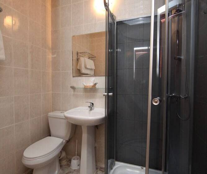 جناح جونيور, Jungle