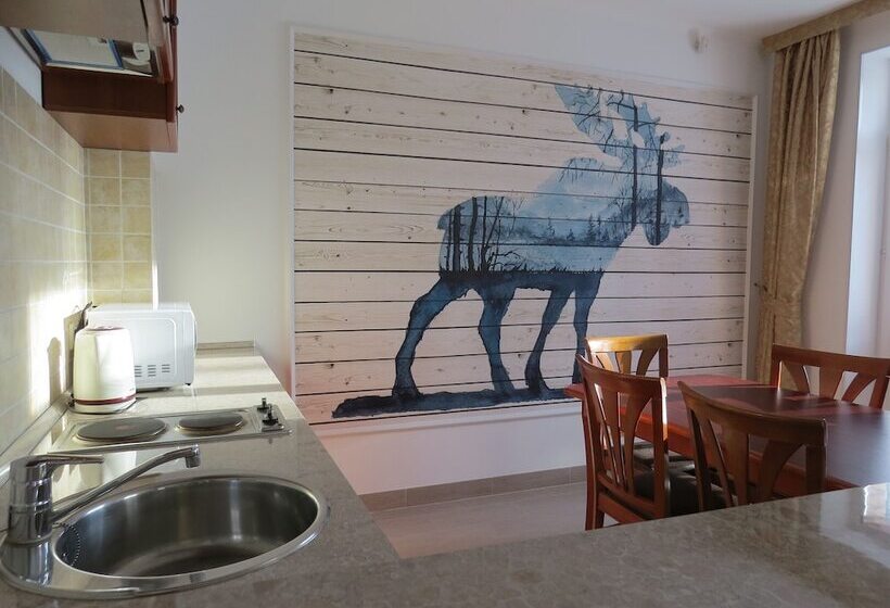 منزل غرفة نوم واحدة, Jungle