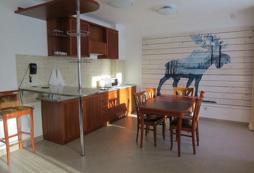 منزل غرفة نوم واحدة, Jungle