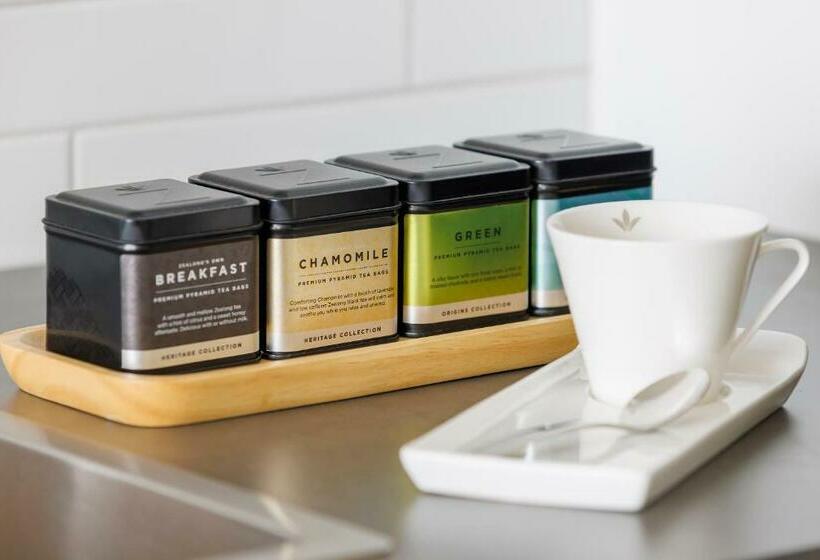 スタンダードスタジオ, Hidden Lake Hotel & Apartments