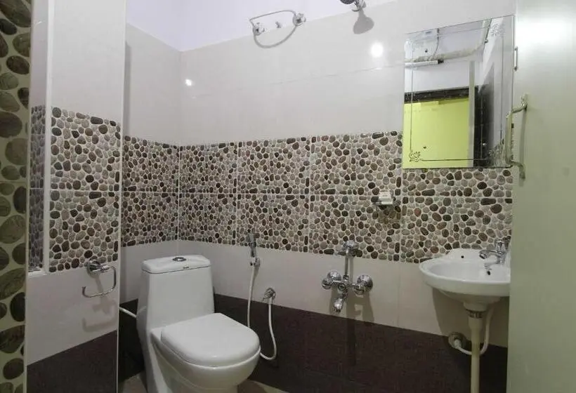 Classic Kolmen Hengen Huone, O V R Residency Near Sri Amruth Chithra Mandira