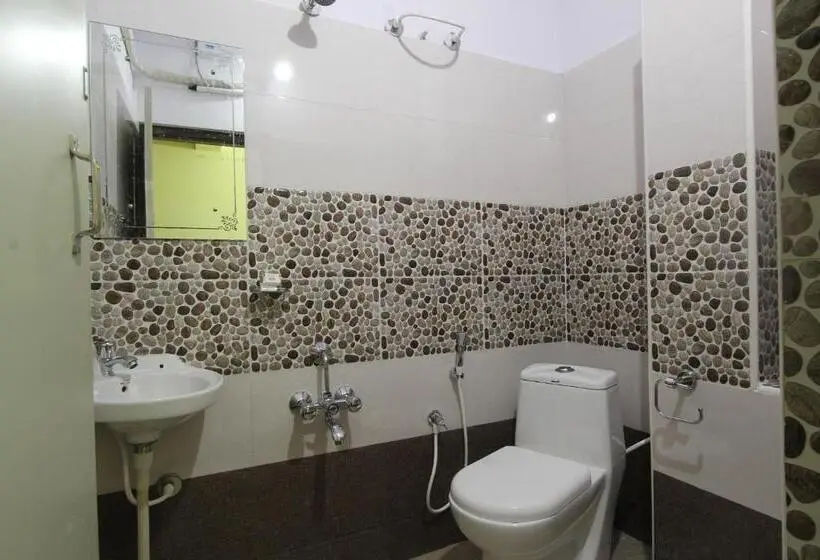Classic Kolmen Hengen Huone, O V R Residency Near Sri Amruth Chithra Mandira