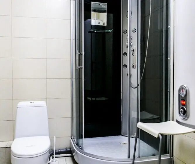 ルームシェアのワンベッド, Maestro Hostel