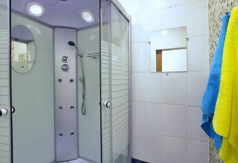 共用房间的床, Maestro Hostel