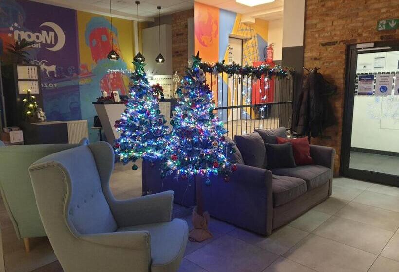 스탠다드 5인객실, Moon Hostel Poznań