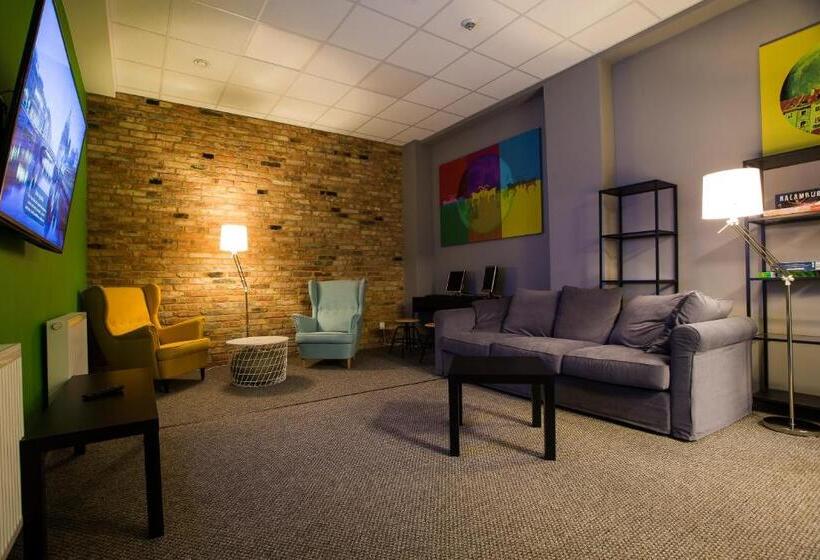 스탠다드 5인객실, Moon Hostel Poznań