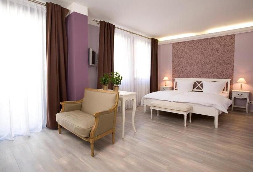 اتاق پرمیوم, Pension Mariposa
