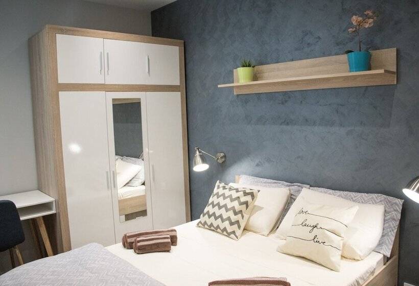 اتاق استاندارد با سرویس بهداشتی مشترک, Sunshine Suites