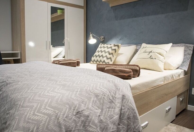 اتاق استاندارد با سرویس بهداشتی مشترک, Sunshine Suites