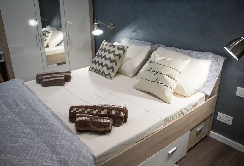 اتاق استاندارد با سرویس بهداشتی مشترک, Sunshine Suites