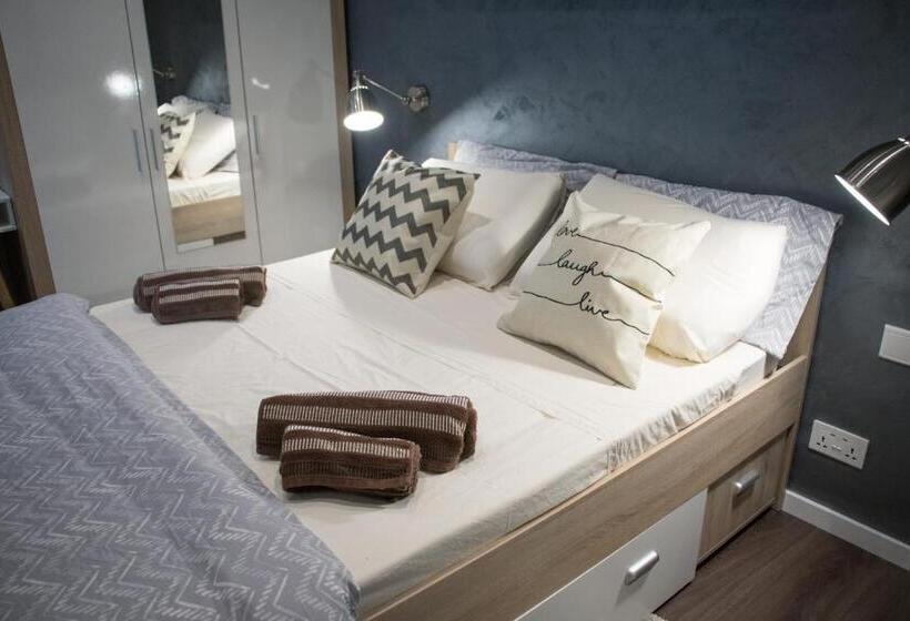 اتاق استاندارد با سرویس بهداشتی مشترک, Sunshine Suites