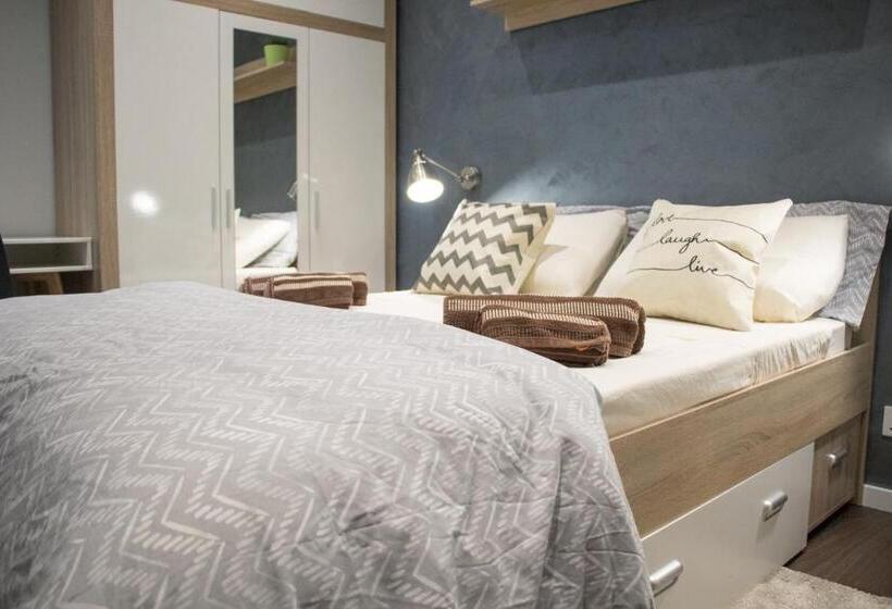 اتاق استاندارد با سرویس بهداشتی مشترک, Sunshine Suites