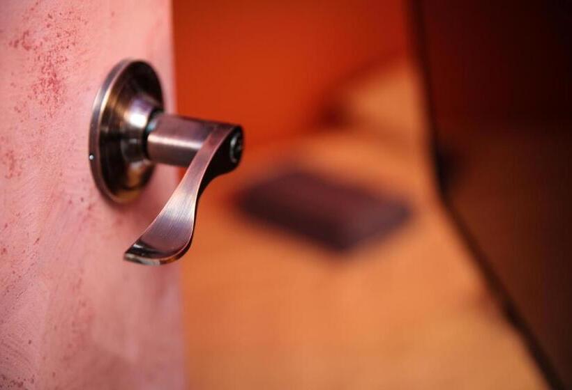 اتاق استاندارد با سرویس بهداشتی مشترک, Tbs Rest & Go Transit Motel