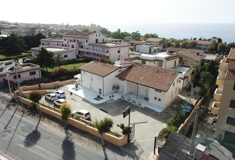 اتاق استاندارد سه نفره, Residenza Atena