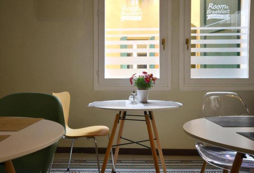 Chambre Standard Salle de Bains Commune, Room & Breakfast Canalino 21