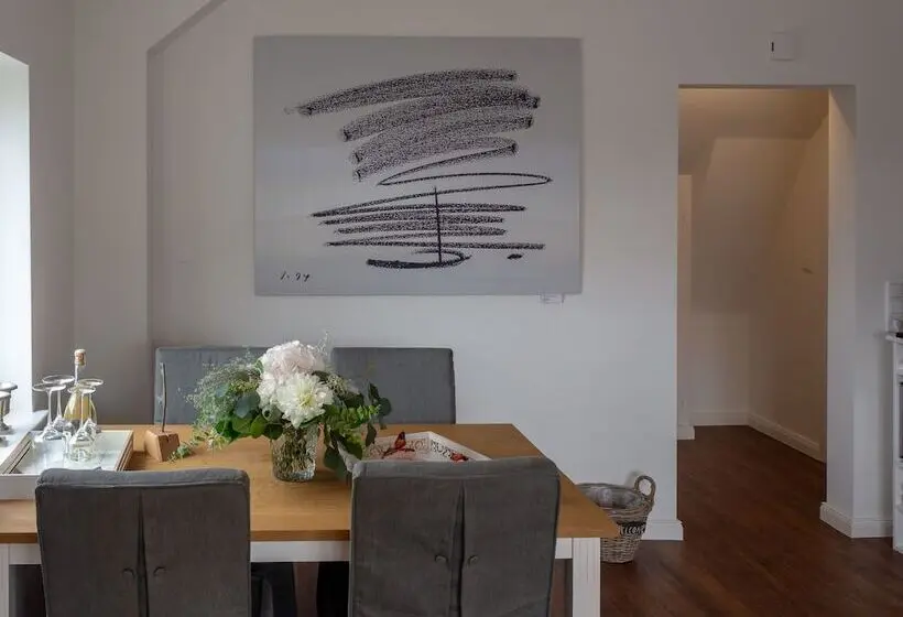 سوئیت با بالکن, Boutique Hotel Villa Monika