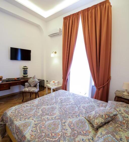 اتاق لوکس با بالکن و چشمانداز دریا, Di Palma Suite